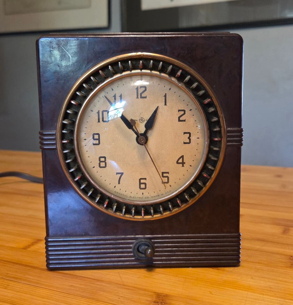 General Electric 8B52 Electric Clock Timer Bakelite Casing